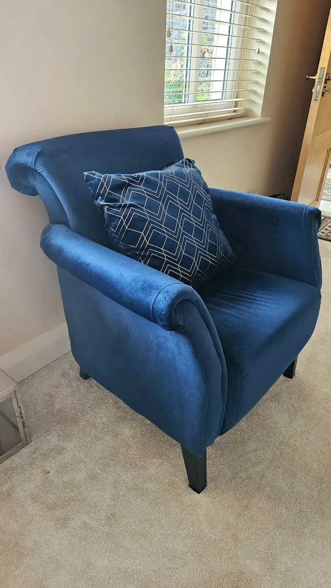 Accent Navy Velvet Armchair - Image 1