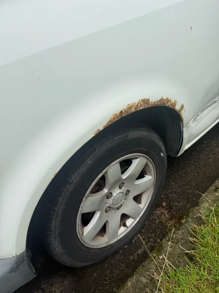 Volkswagen Transporter - Image 4
