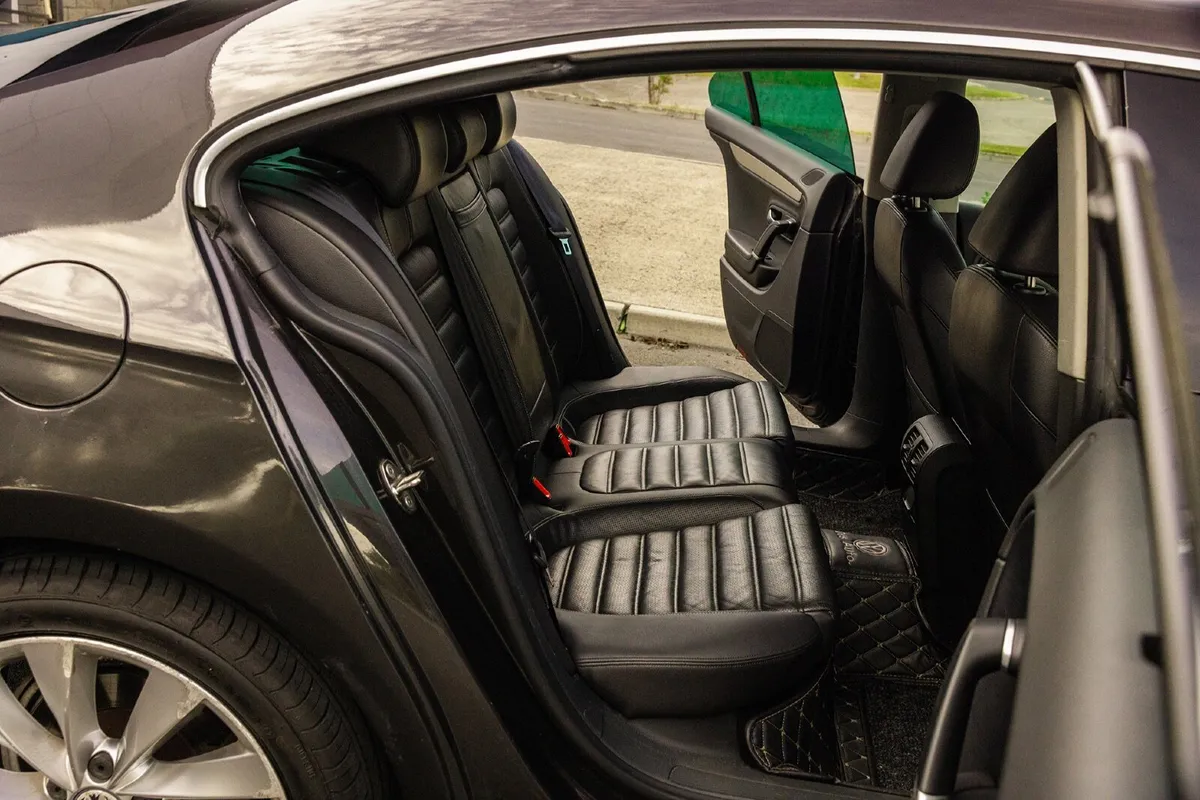 Volkswagen Passat 2011 - Image 3
