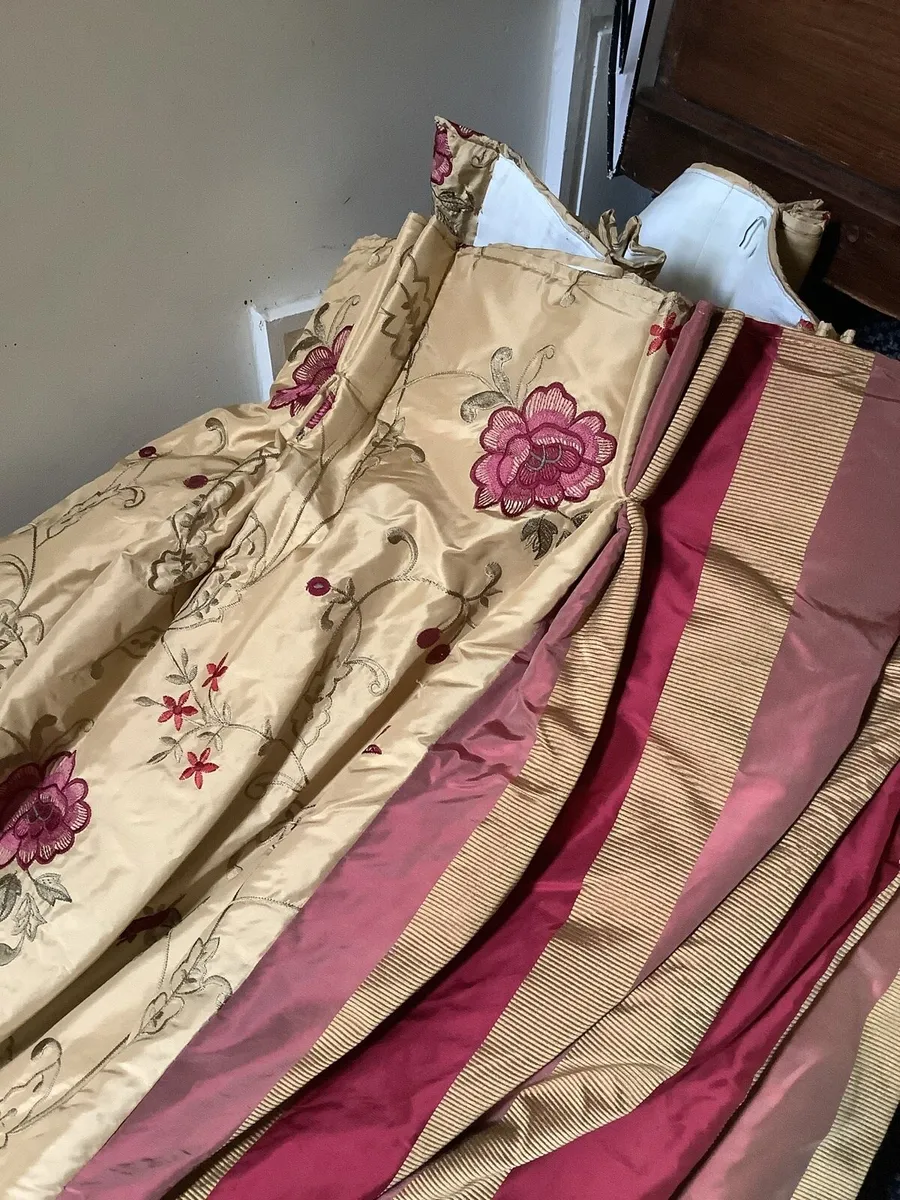 Pair of embroidered , French pleat curtains, 90x90 - Image 3