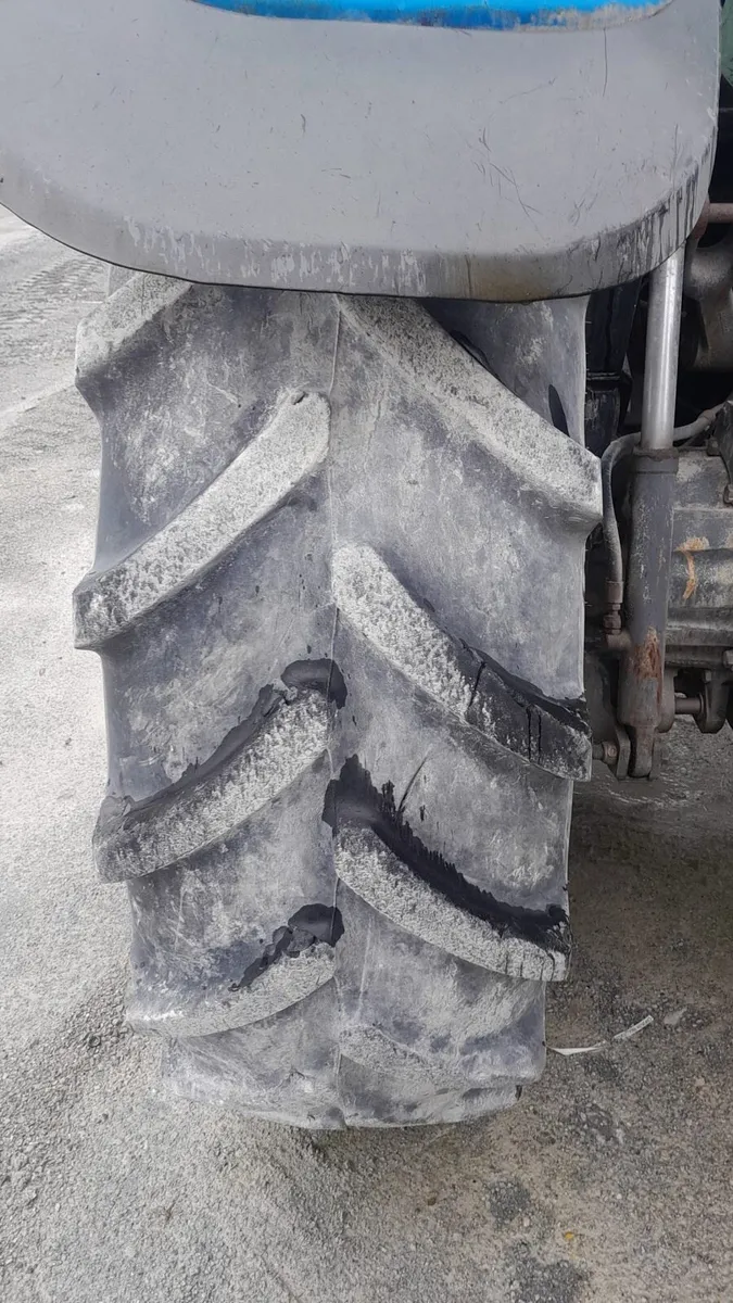 New Holland TS 115 - Image 3