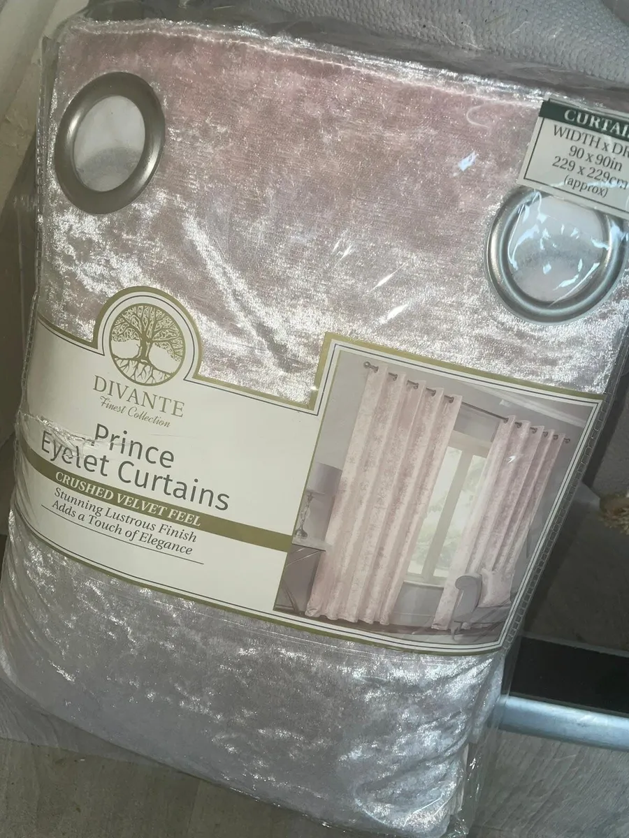 Pink crush velvet curtains for sale - Image 1