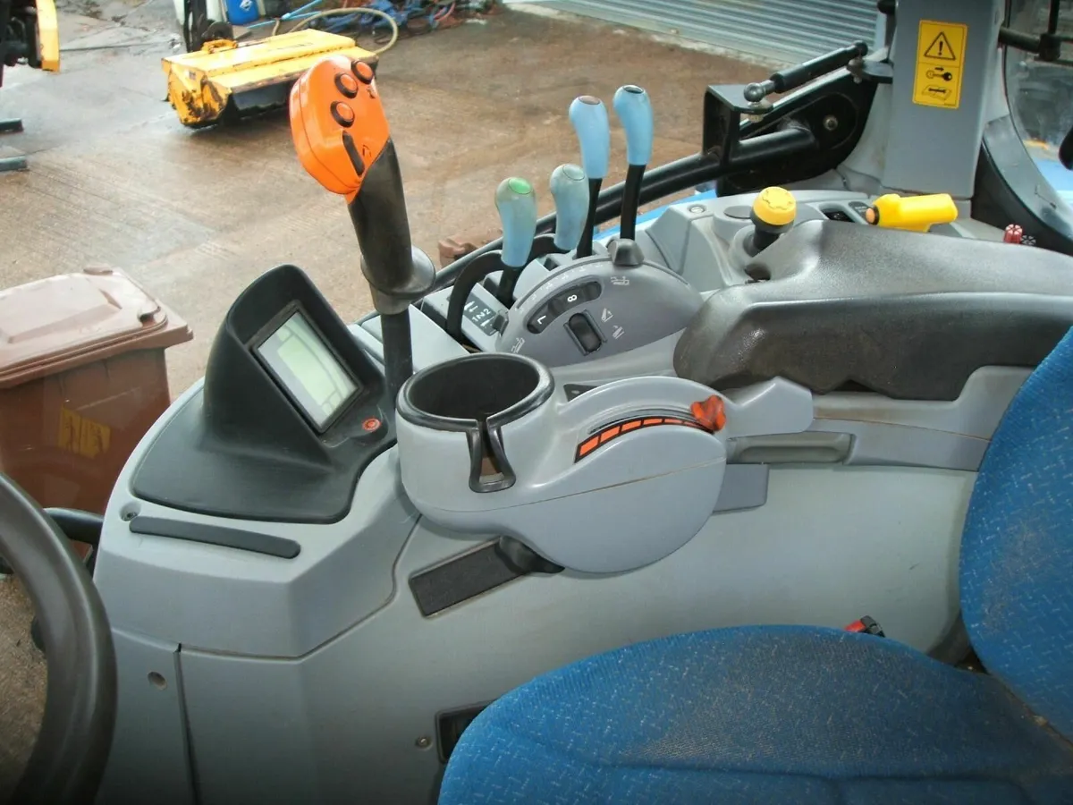 2011 New Holland T6070 - Image 4