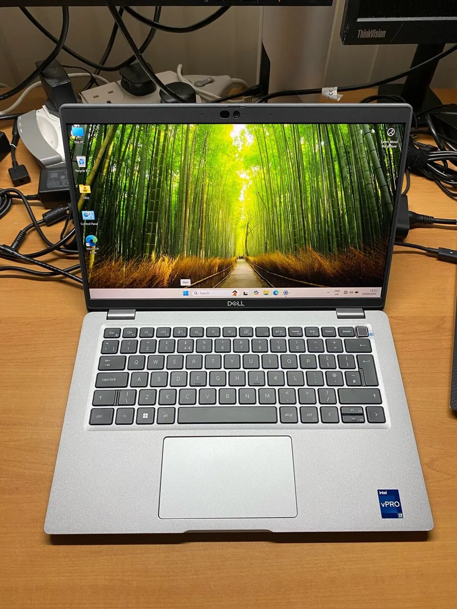 Dell laptop i7 pro 32-512 windows 11 pro - Image 1