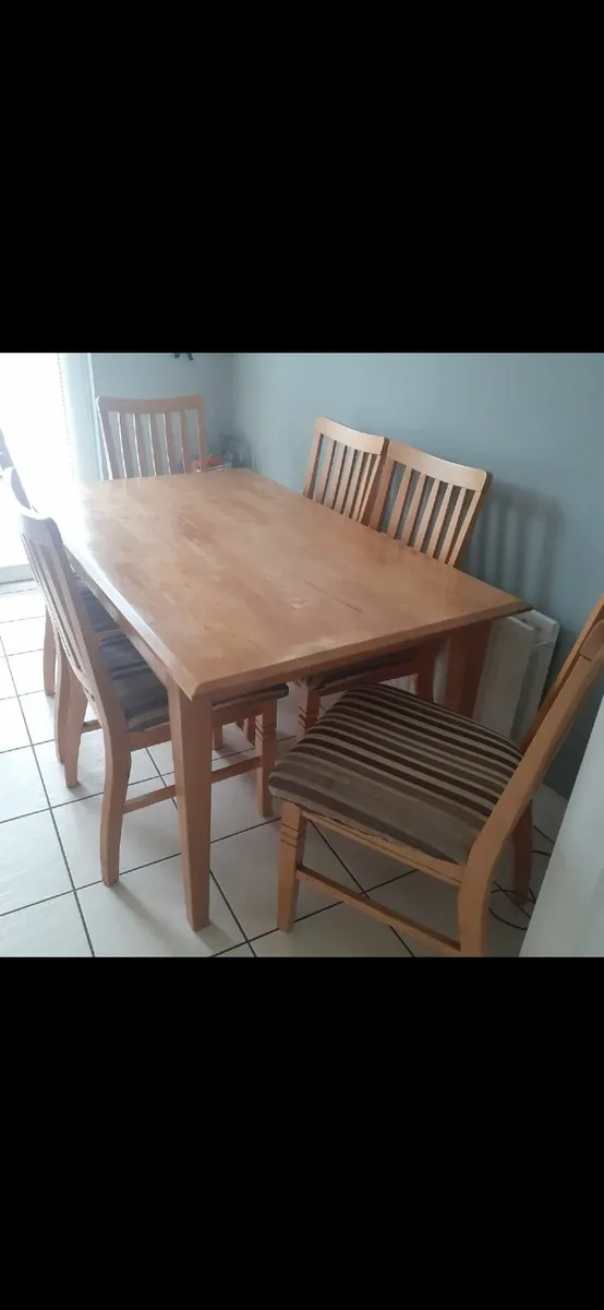 table and 6 chairs - Image 1