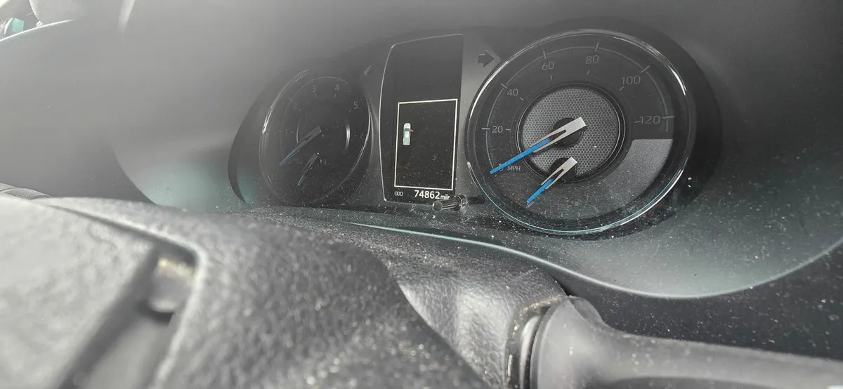 Toyota Hilux 2022 - Image 3