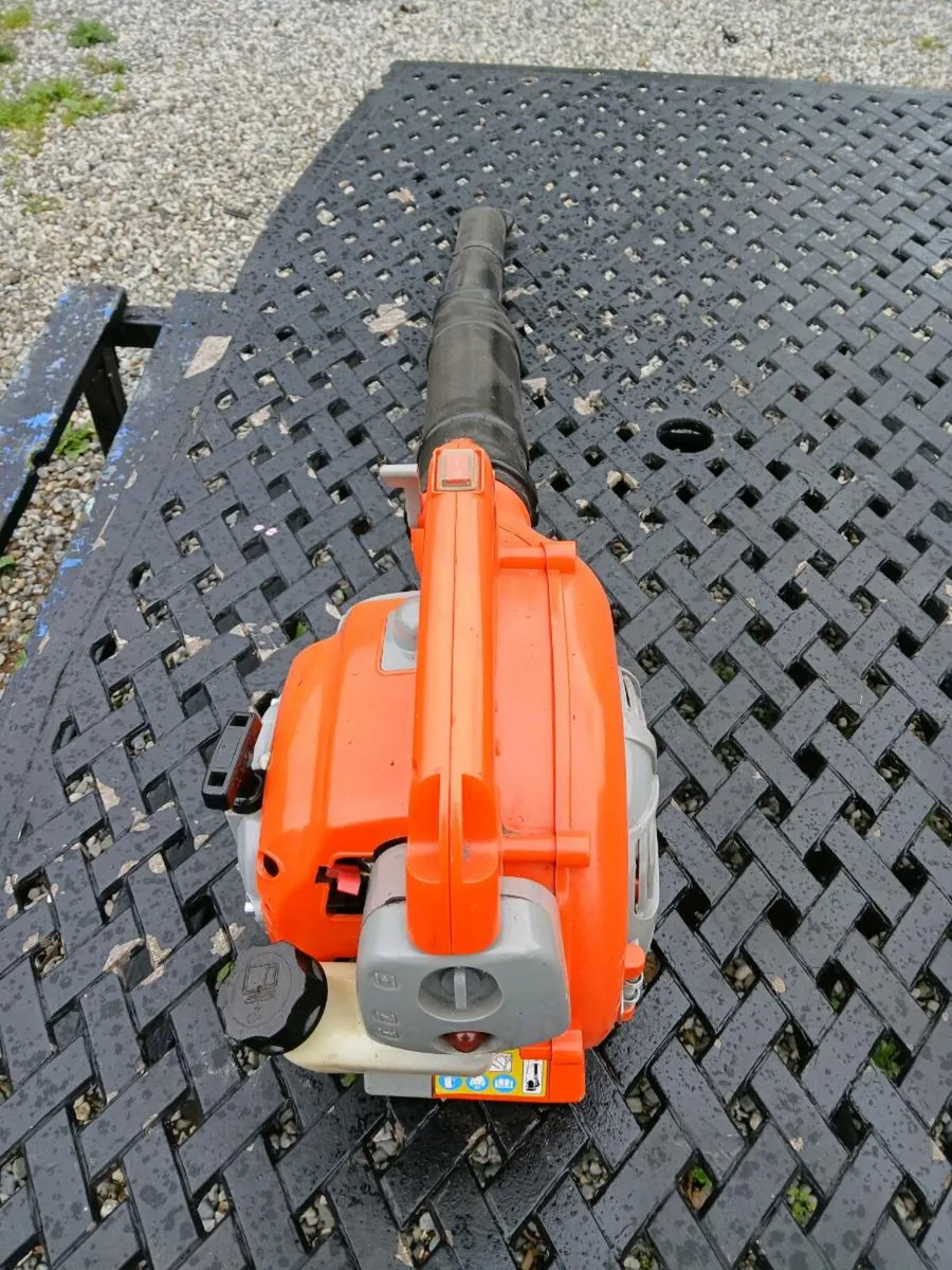 Husqvarna 350Bt  blower in perfect working order - Image 3