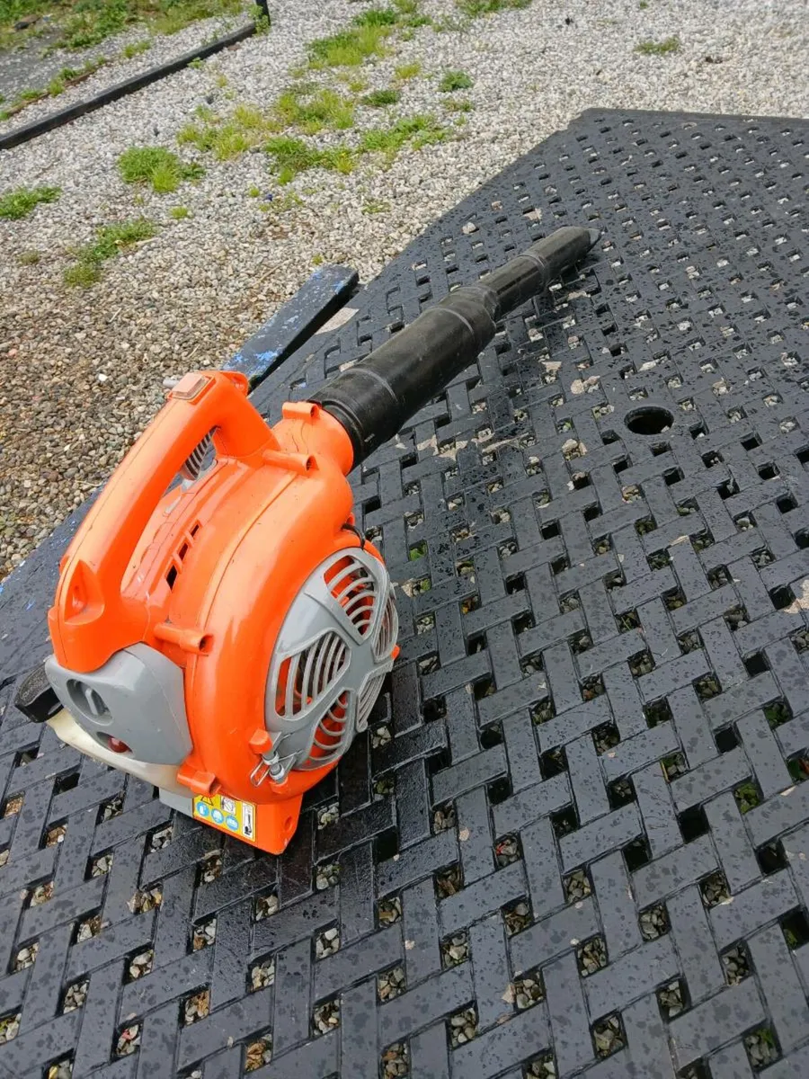 Husqvarna 350Bt  blower in perfect working order - Image 4