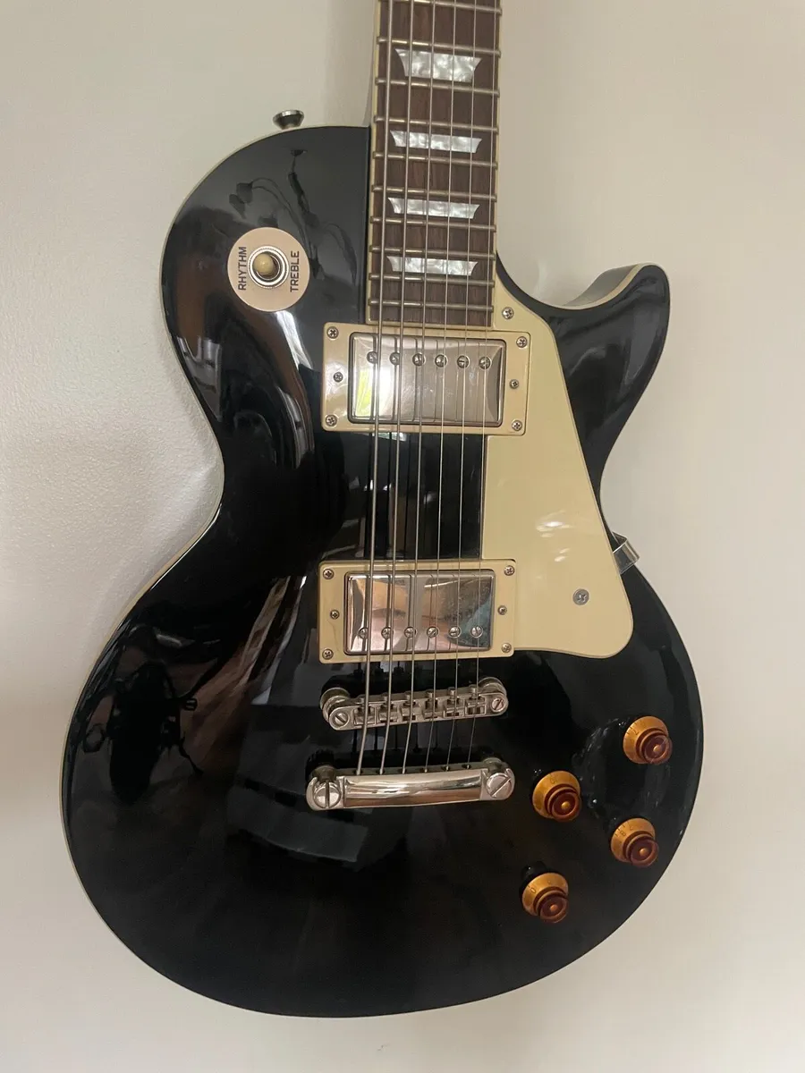 Epiphone Les Paul + Roland Cube 15x Amp. - Image 2