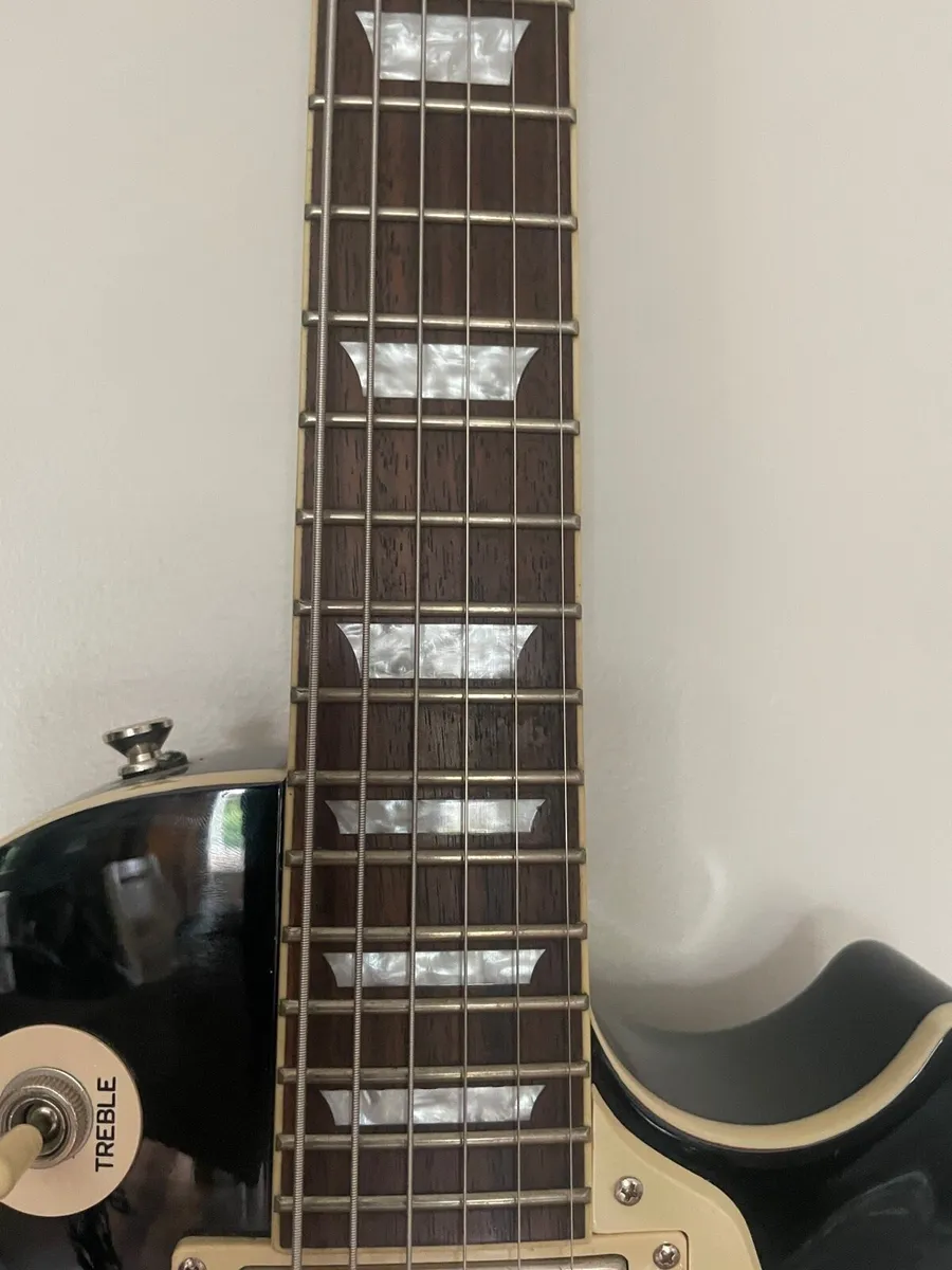 Epiphone Les Paul + Roland Cube 15x Amp. - Image 3