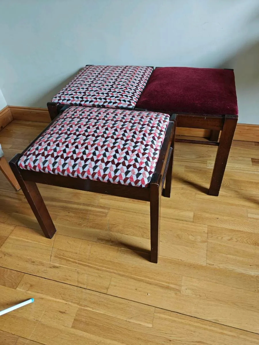3 Stool/chairs