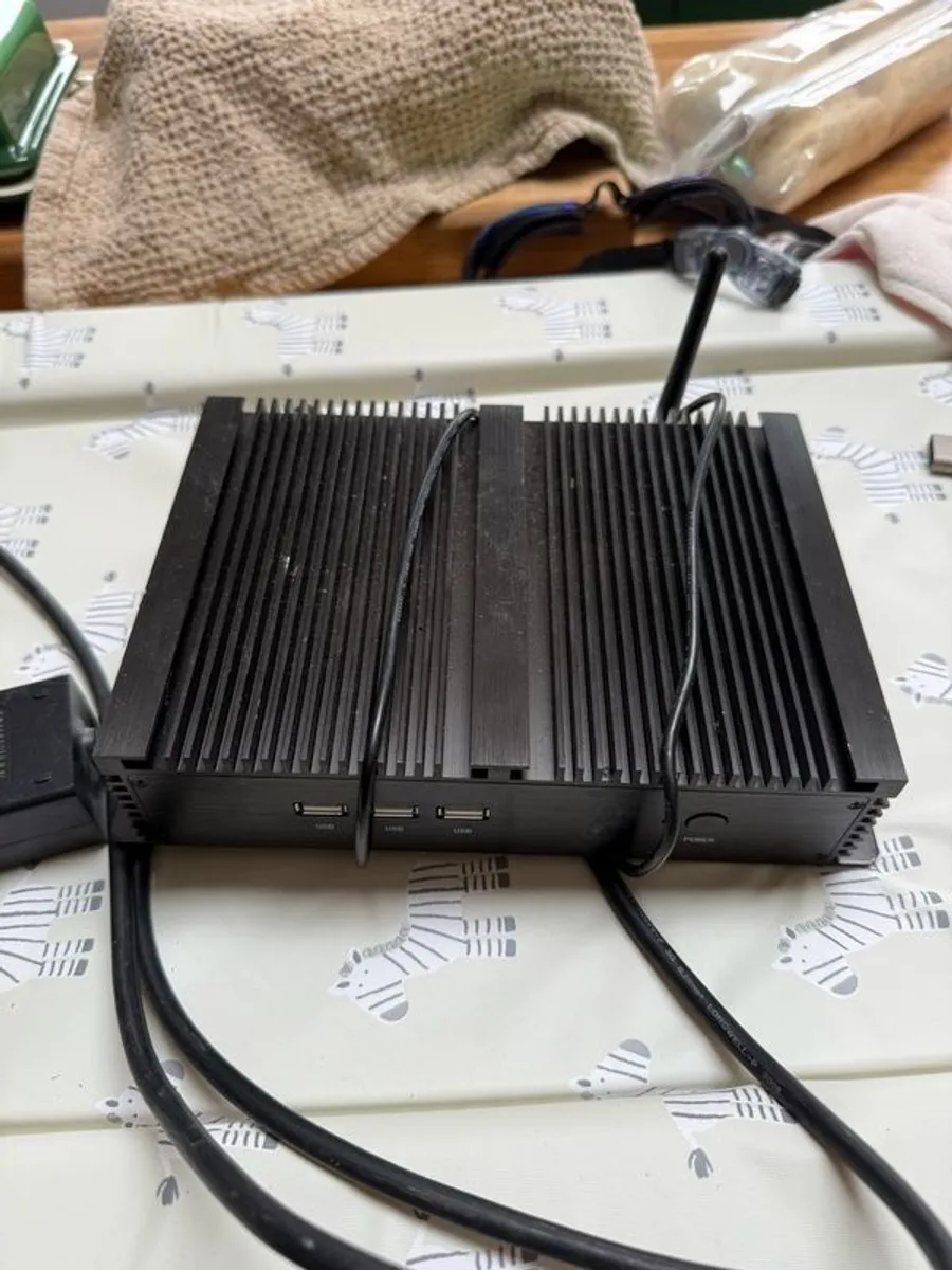 Fanless mini PC Industrial PC i7 4500U, 8G RAM 256G SSD - Image 2