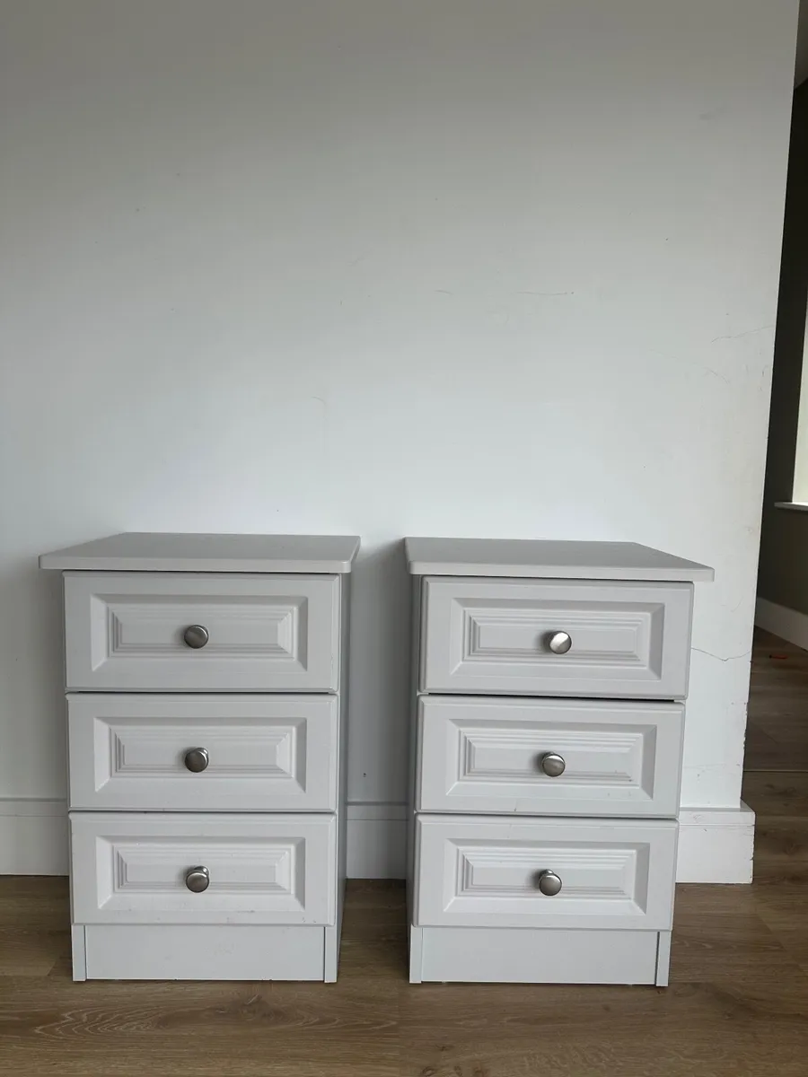 Bedroom furniture - Image 1