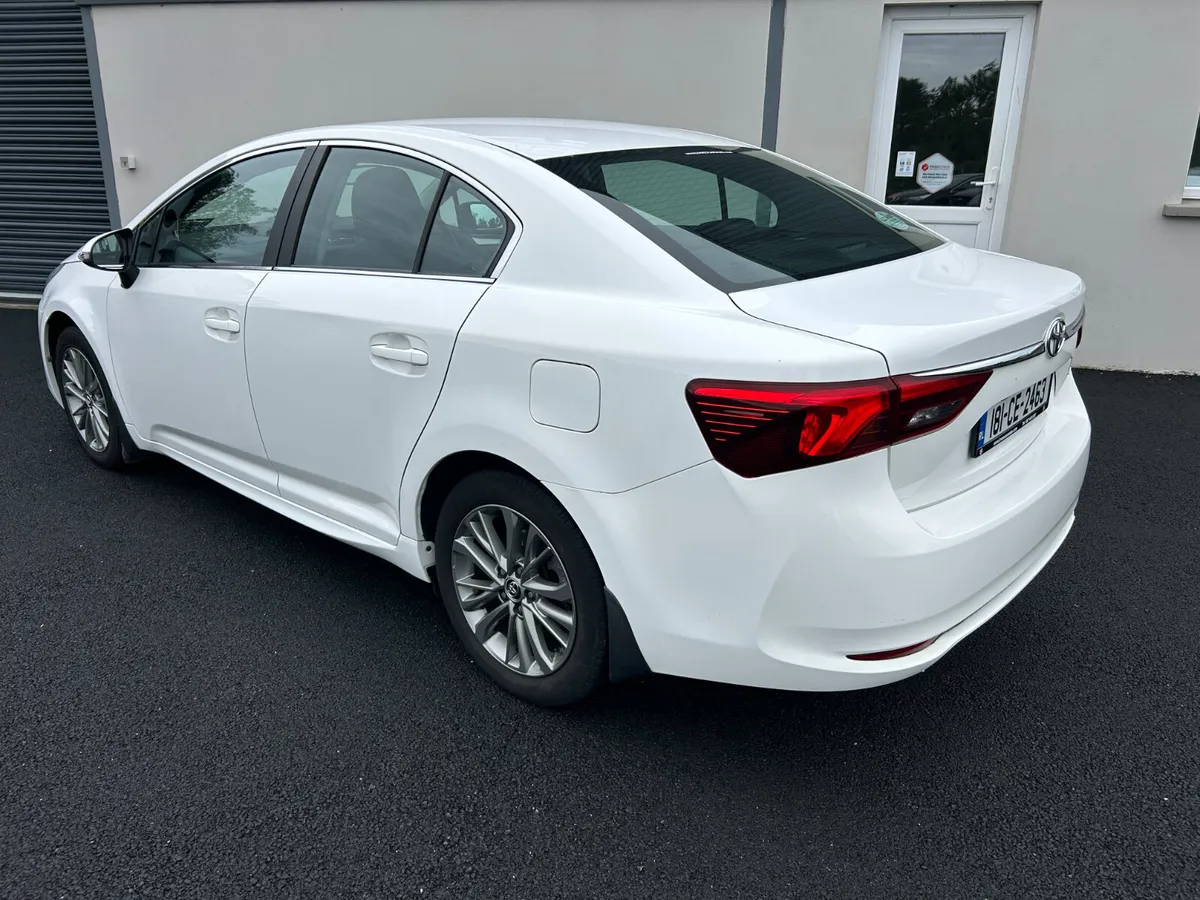 181 Toyota Avensis 1.6 D-4D Business Edition - Image 3