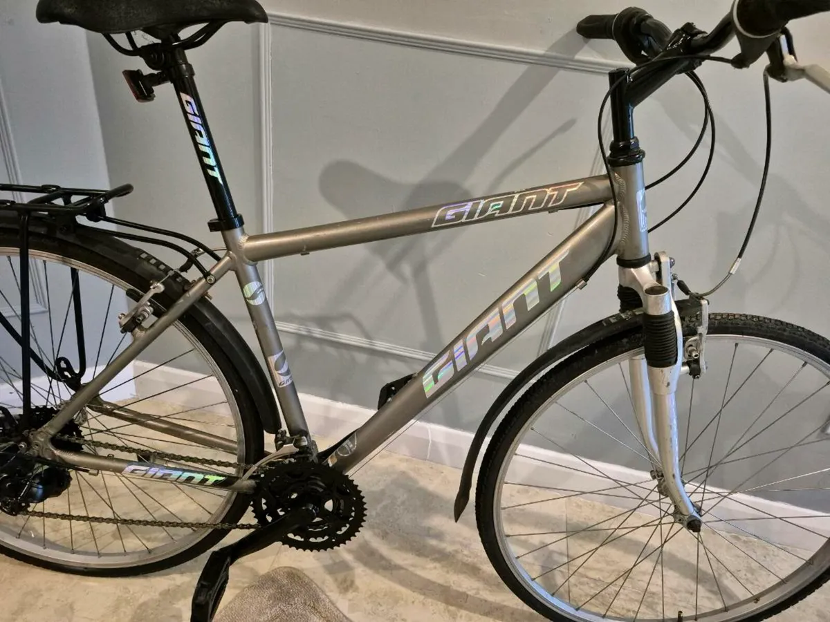 Adults Giant Escape 2 hybrid bike 20 inch frame - Image 2