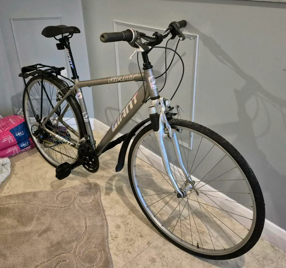 Adults Giant Escape 2 hybrid bike 20 inch frame - Image 4
