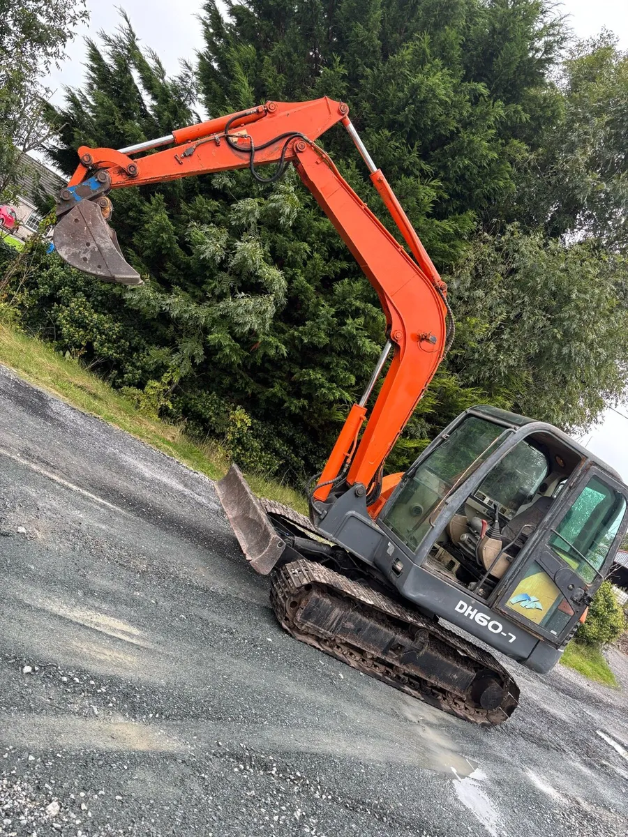 Doosan 6 tonne digger - Image 1