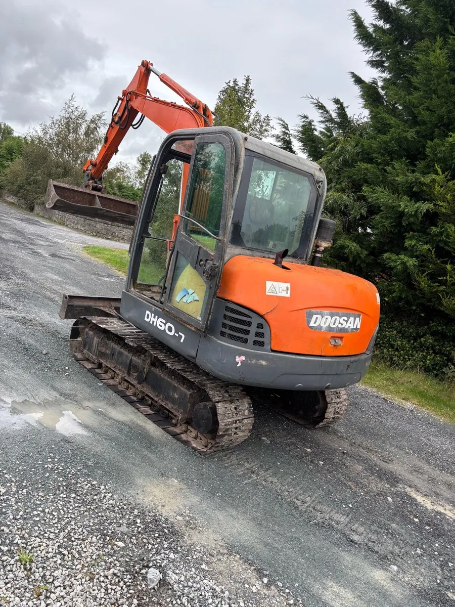 Doosan 6 tonne digger - Image 2