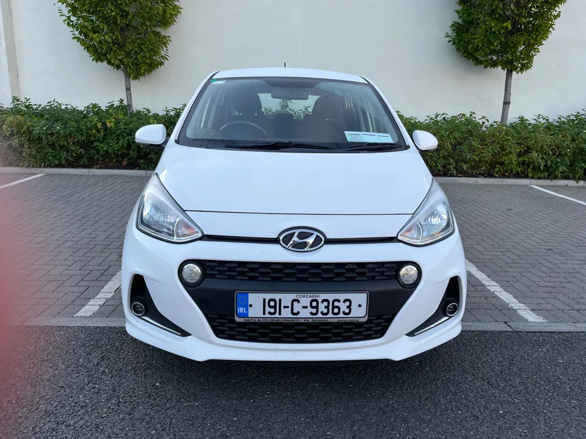Hyundai i10 2019,DELUXE MODEL HIGH SPEC,LOW MILEAG - Image 3