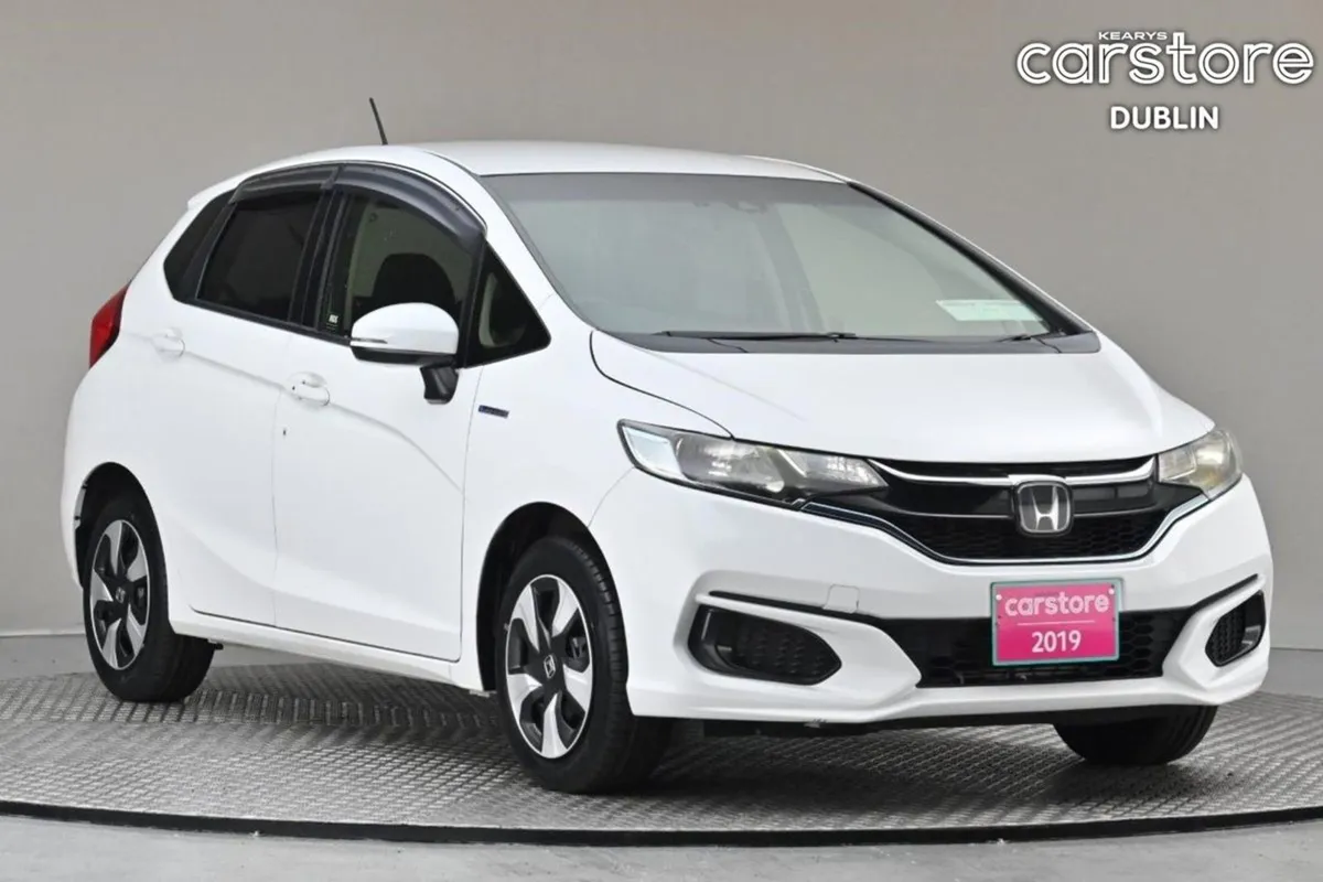 Honda Fit 1.5 Hybrid Auto  reverse Cam privacy Gl - Image 1