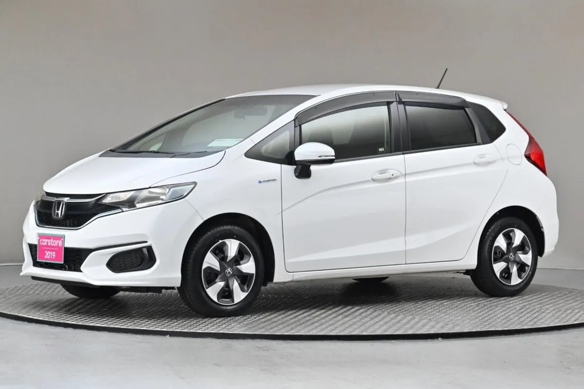 Honda Fit 1.5 Hybrid Auto  reverse Cam privacy Gl - Image 4