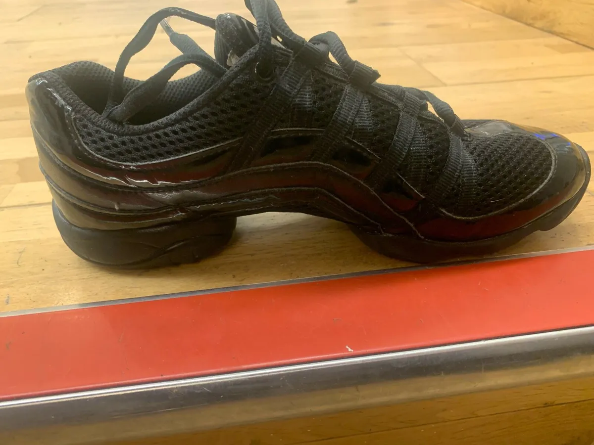 Dance shoes - Image 1