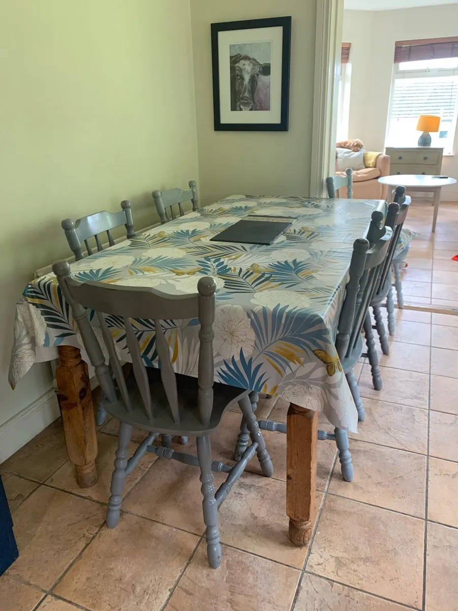 Table and 6 chairs - Image 2