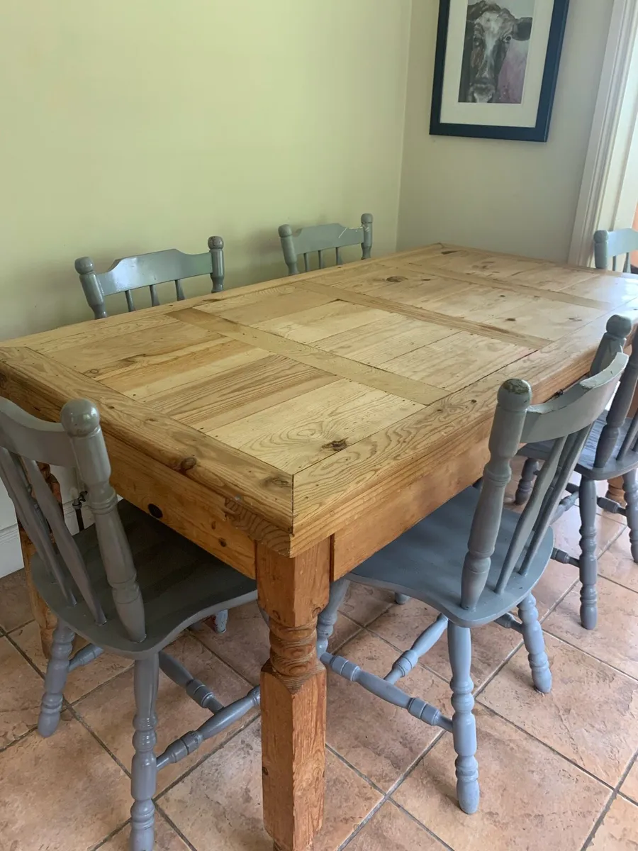 Table and 6 chairs - Image 1