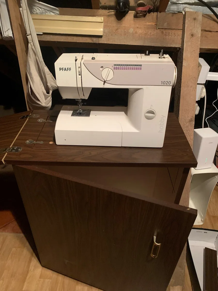Pfaff 1020 Sewing Machine with fold away table - Image 1