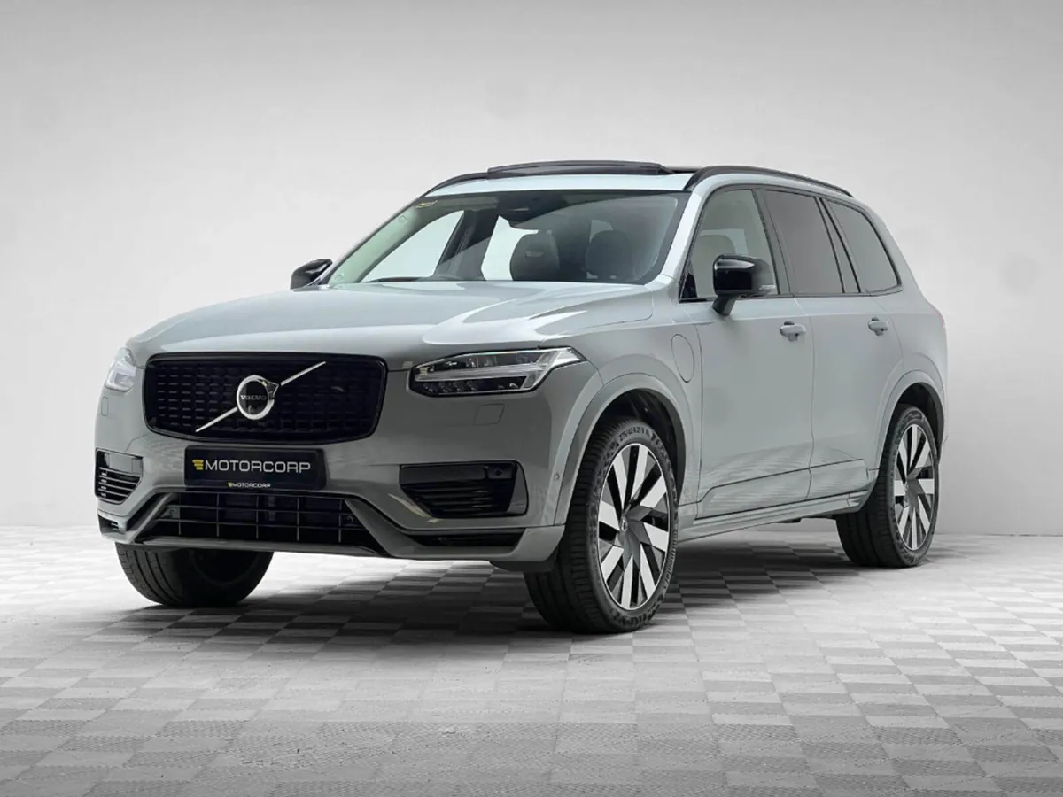 Volvo XC90 T8 RECHARGE 2.0 PHEV **7 SEATERS** - Image 3