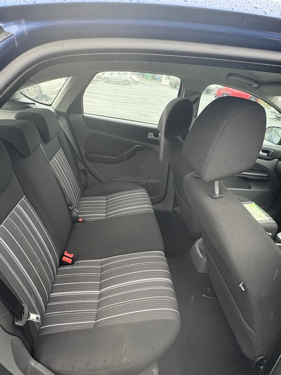 Ford focus 2010 - Image 2