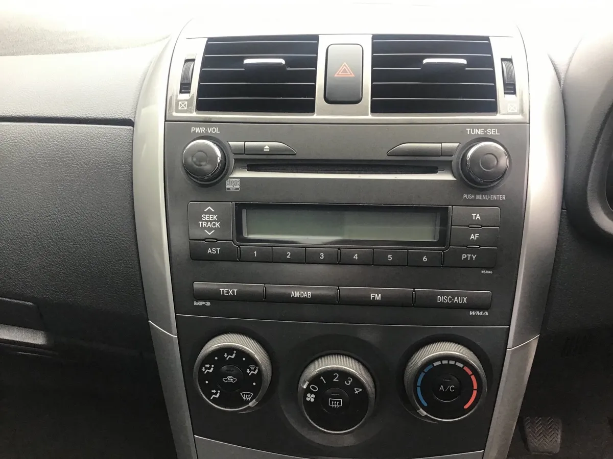 Toyota Corolla 2012 - Image 2