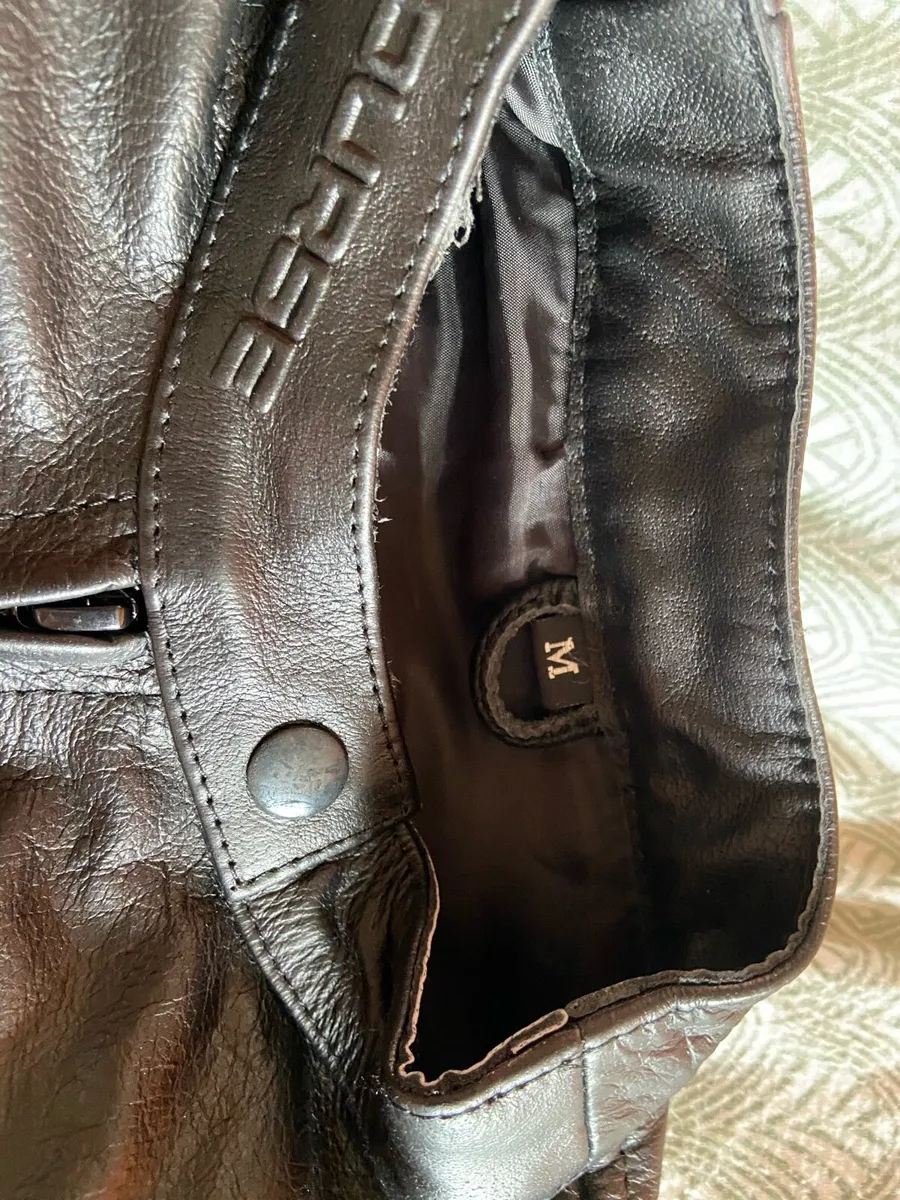 Motorcycle leather jacket new size M - Image 3