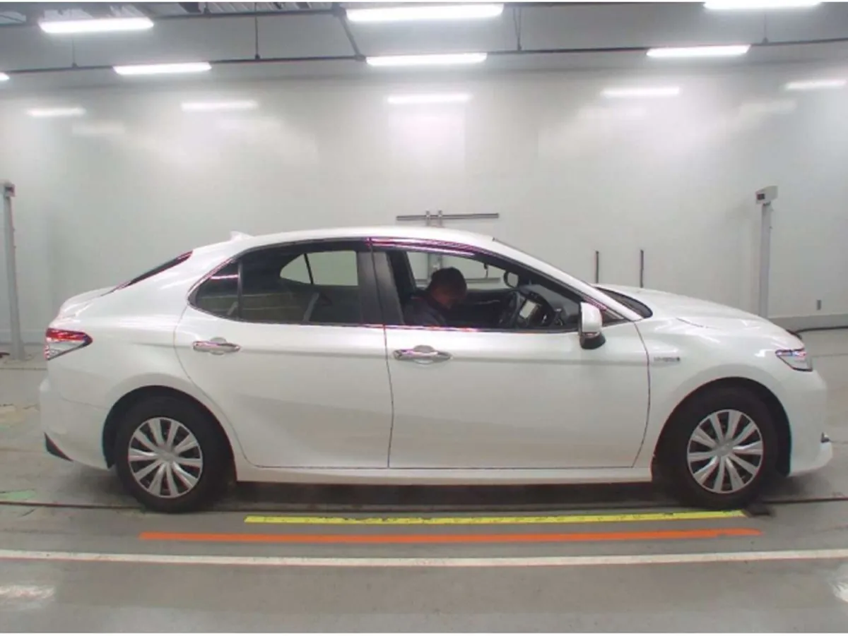 Toyota Camry 2.5 Petrol Hybrid Auto - Image 2