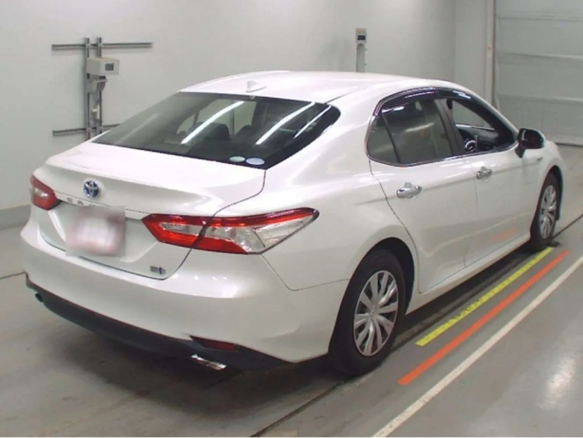 Toyota Camry 2.5 Petrol Hybrid Auto - Image 4