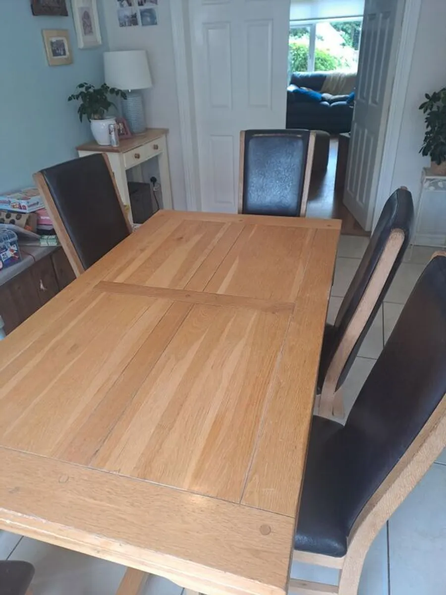 Dining table and 6 chairs - Image 3