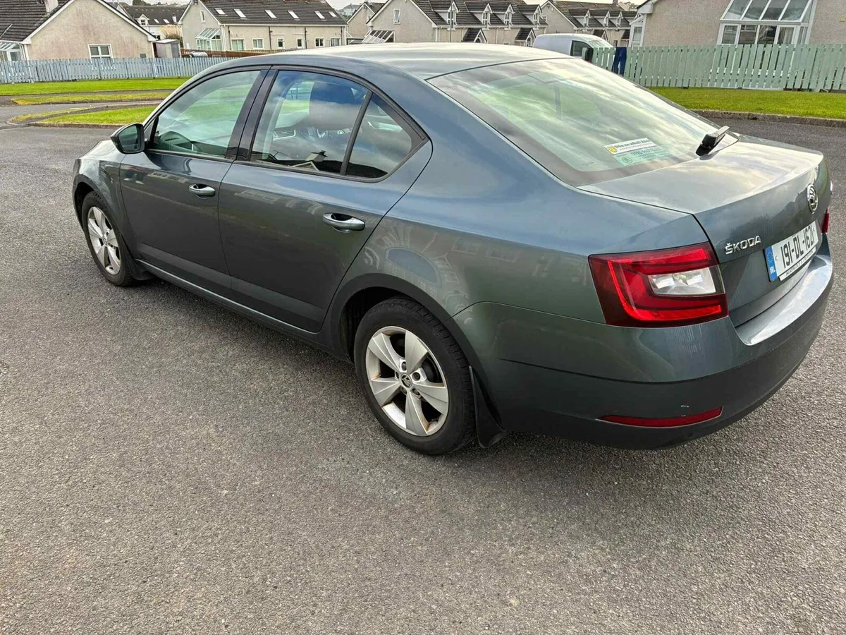 2019 Skoda Octavia 1.6 Diesel ambition 115 BHP - Image 3