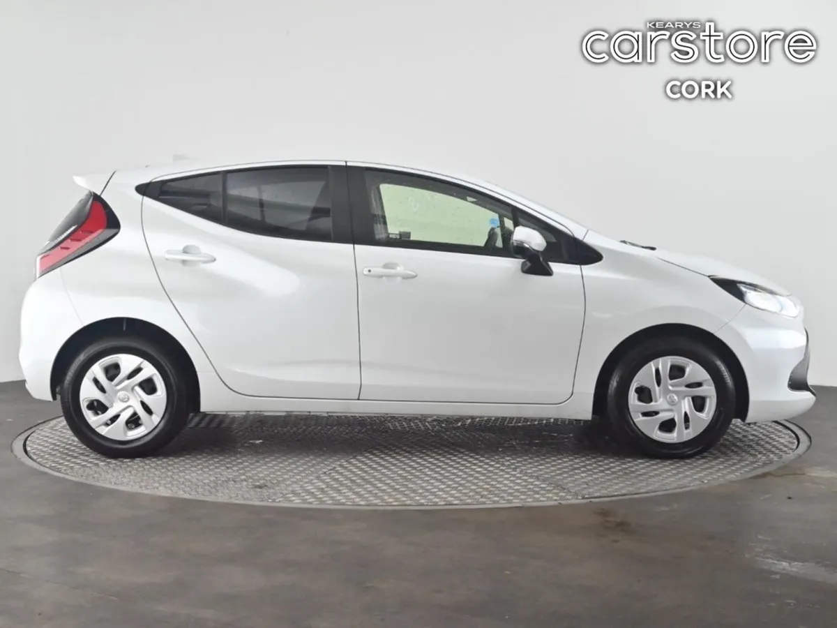 Toyota Aqua 1.5 Hybrid - Image 3