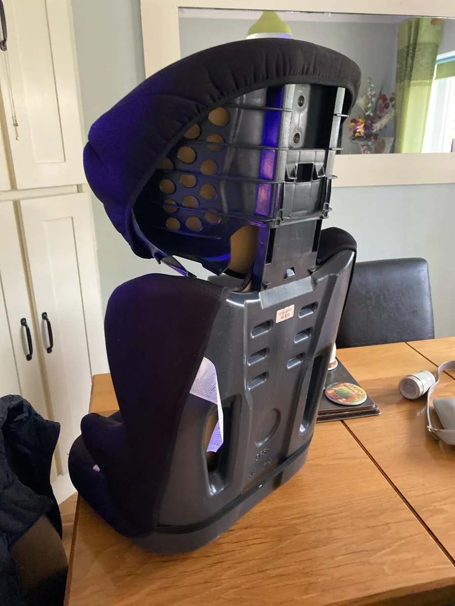 Child car seat and high chair - Image 3