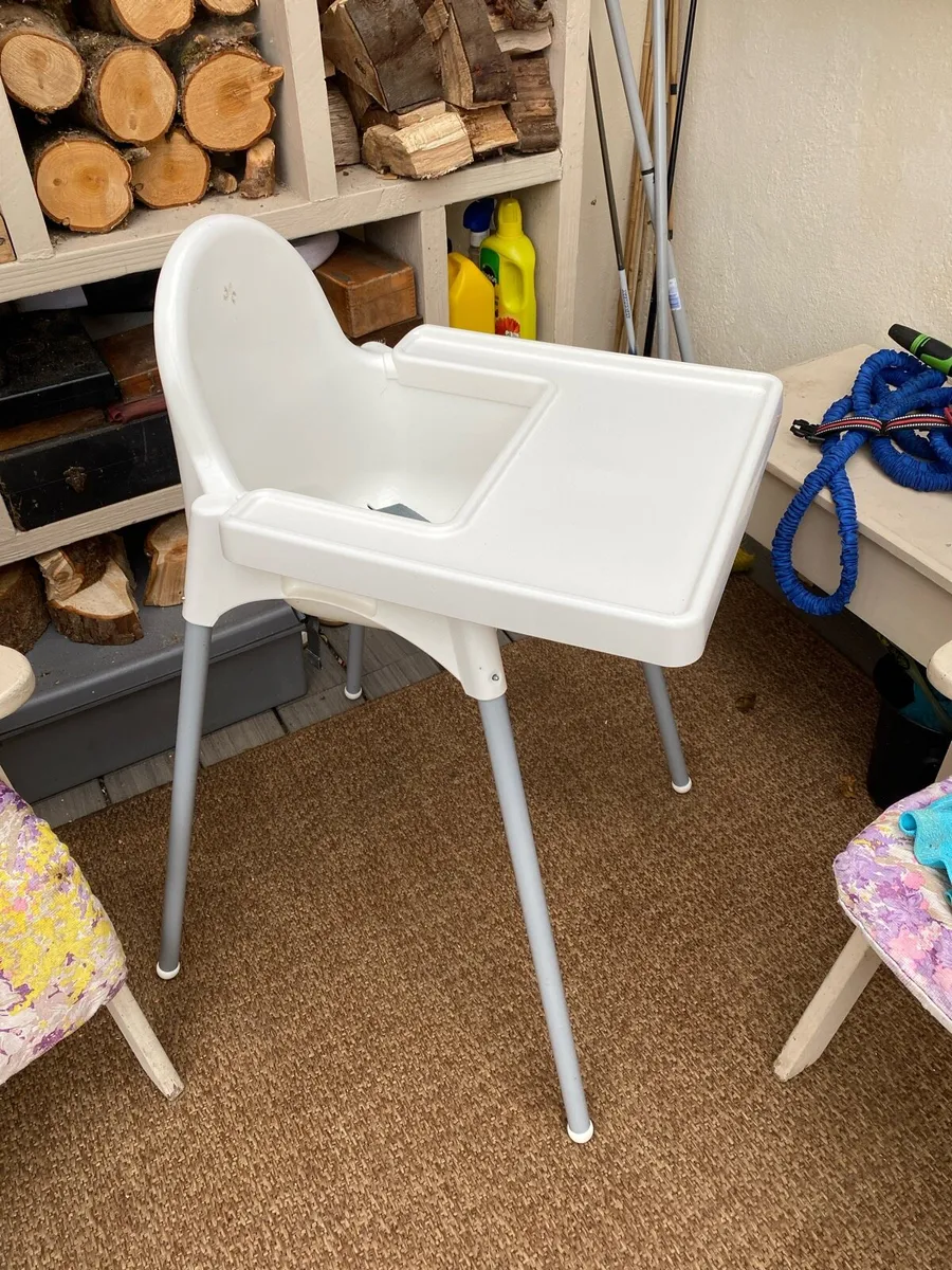 Child’s high chair - Image 1