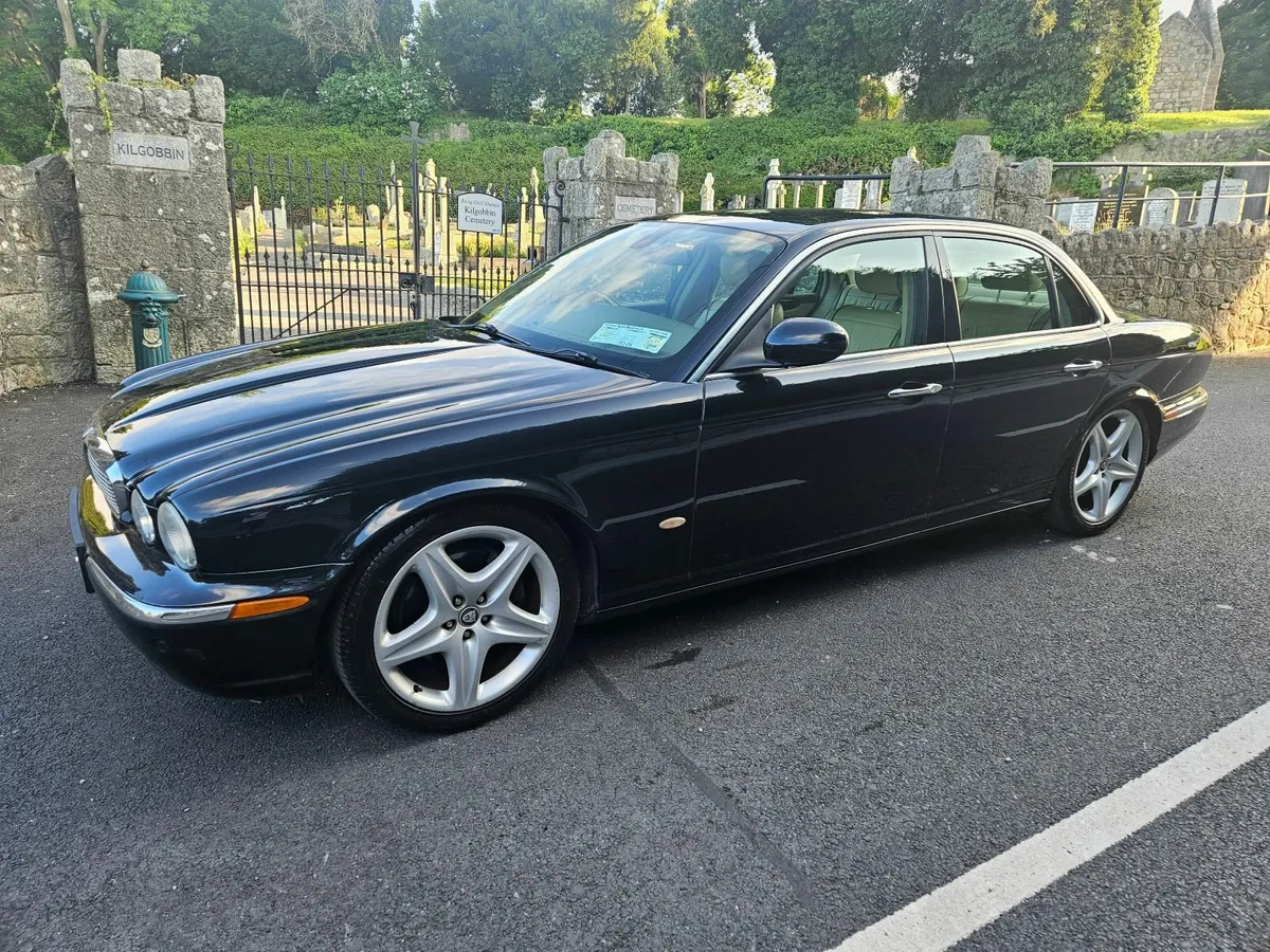 Jaguar XJ6 3.0 V6 Executive * One Owner * - Image 1