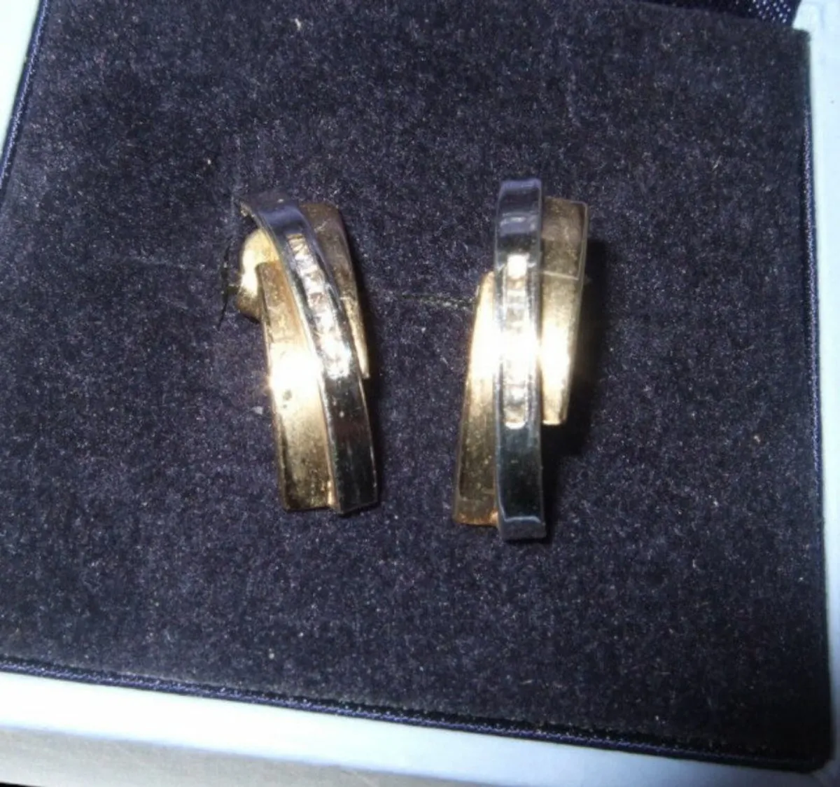 Vintage Hallmarked 2 Colour Gold/Diamond Earrings - Image 3