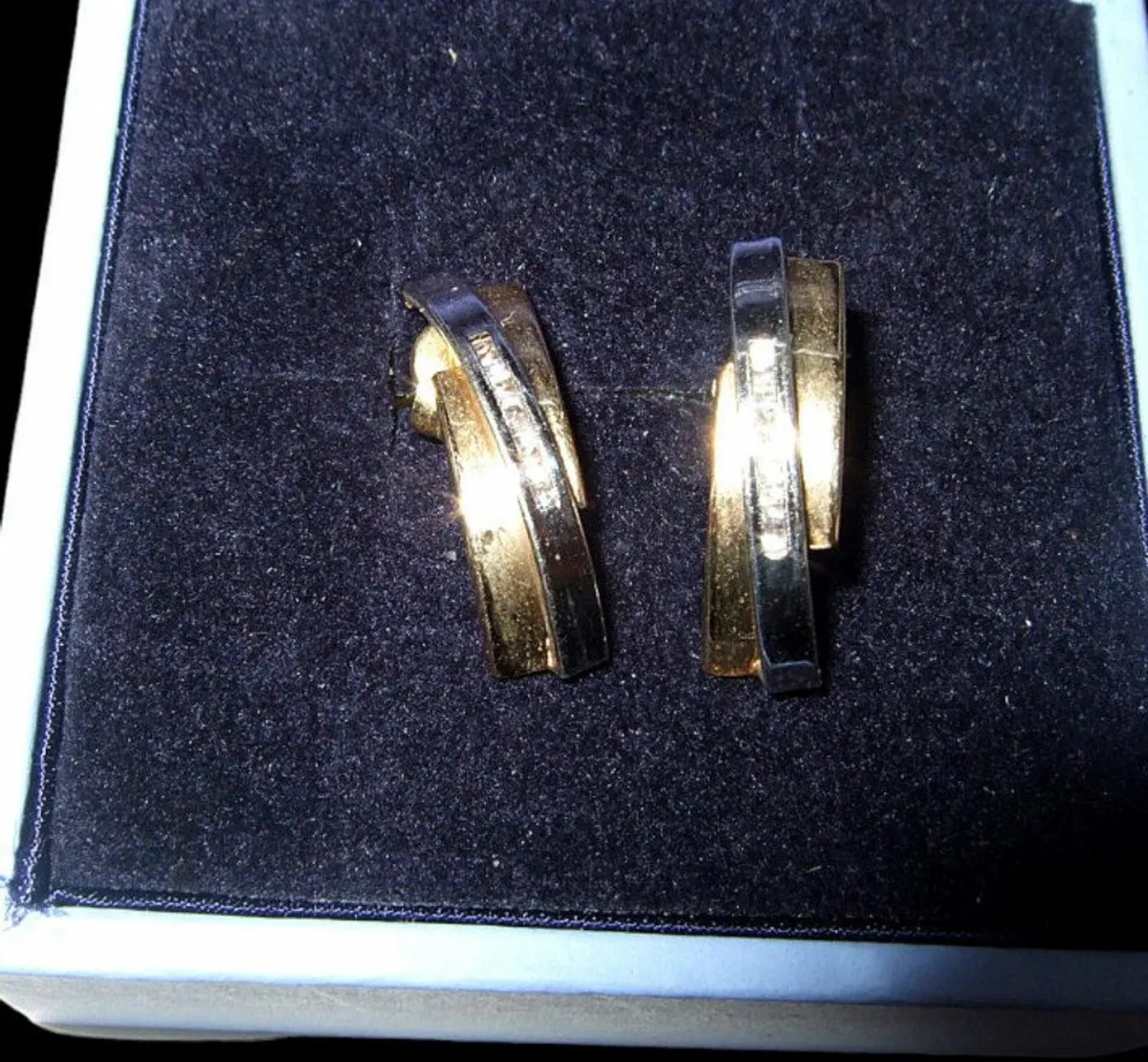 Vintage Hallmarked 2 Colour Gold/Diamond Earrings - Image 4