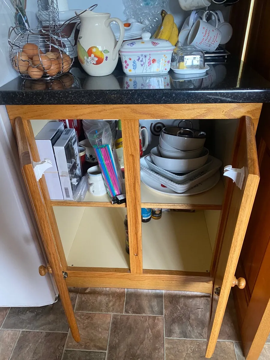 Cabinet - Image 1