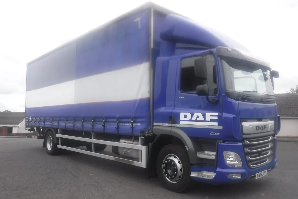 DAF CF 260 30ft curtainsider. 9ft high 2019 - Image 1