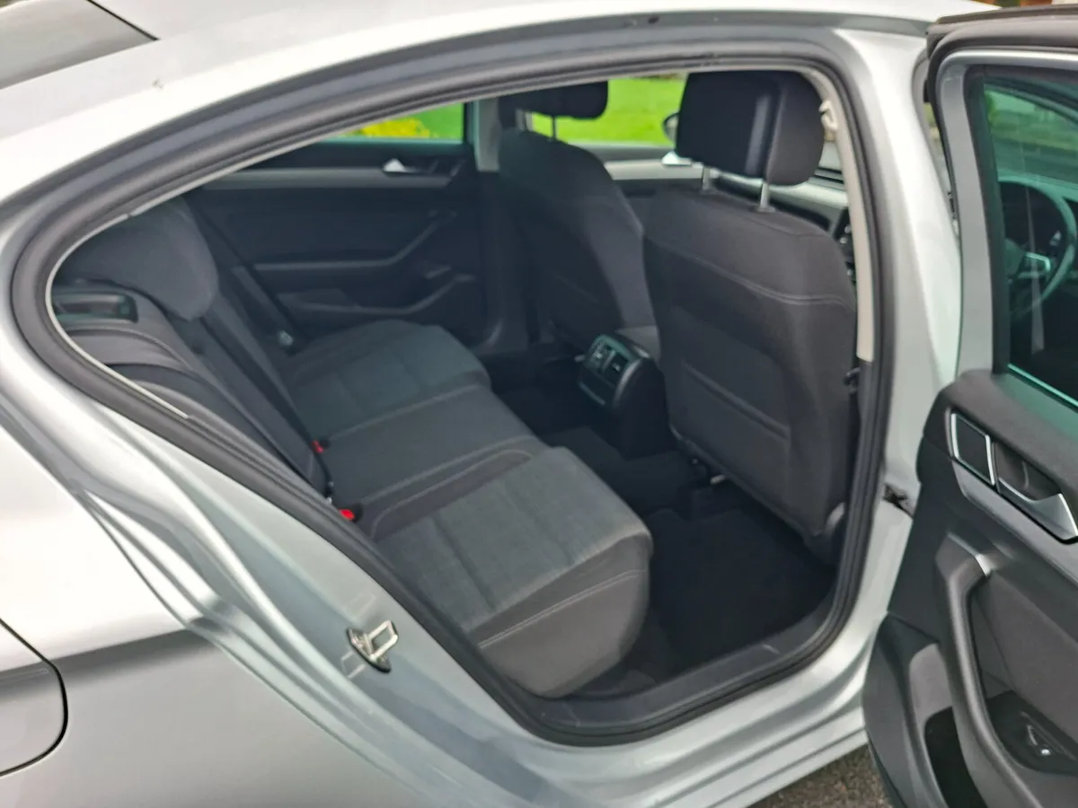 Volkswagen Passat 2020 - Image 4