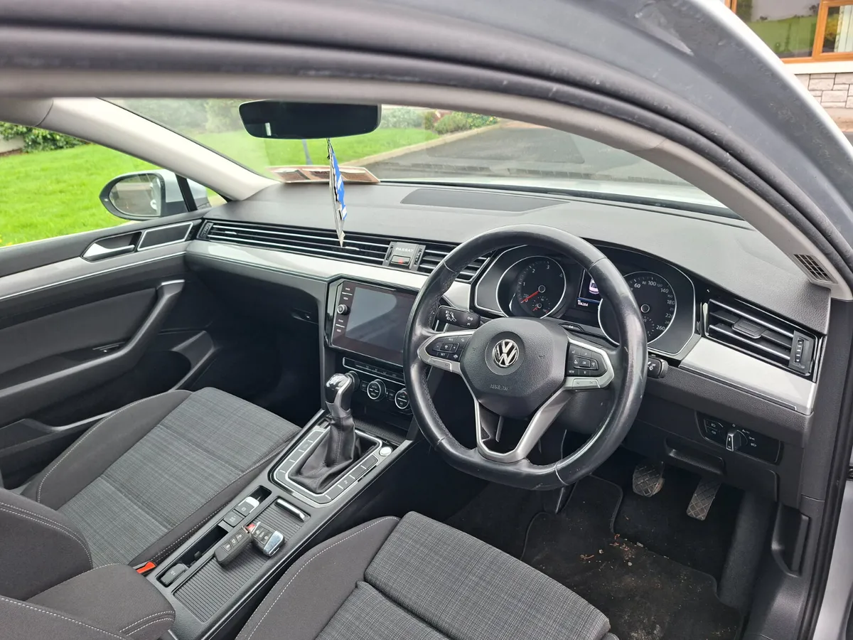 Volkswagen Passat 2020 - Image 3