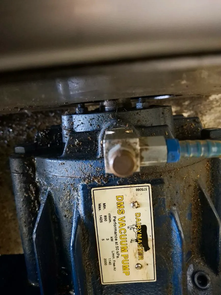 Vacuum Pump and Motor - Image 4