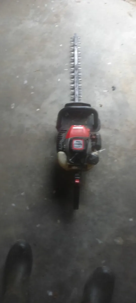 Fuji Robin hedge cutter - Image 1