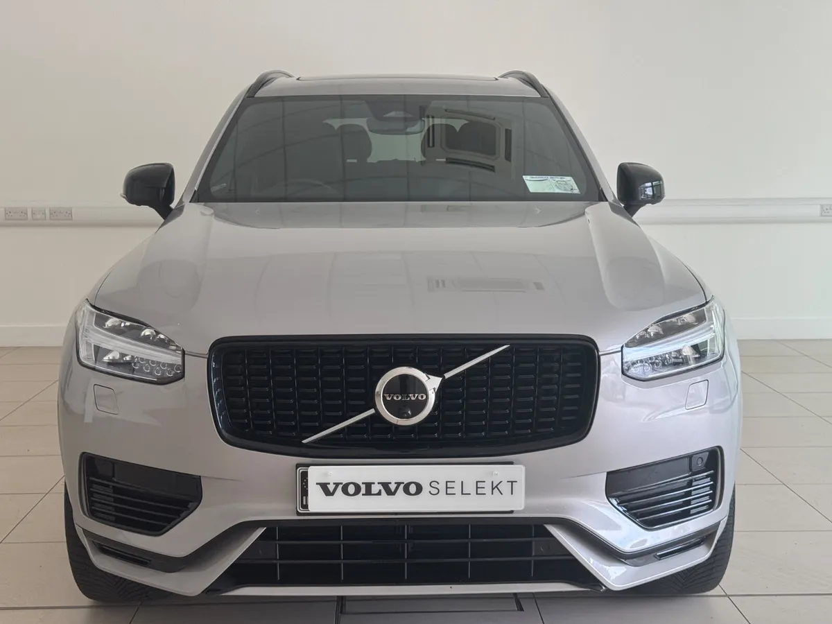 Volvo XC90 2022 - Image 2